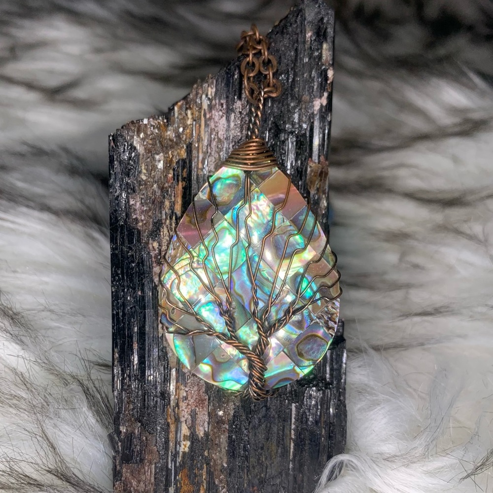Abalone Shell & Wire Necklace